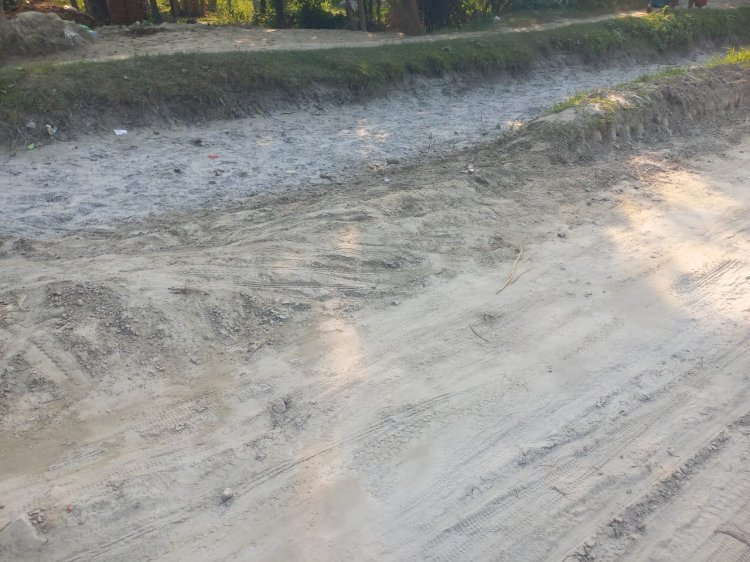 रायबरेली-वाह रे नहर विभाग के अधिकारी नहर की पटरी की माटी ही बेच डाली,,,,,,?