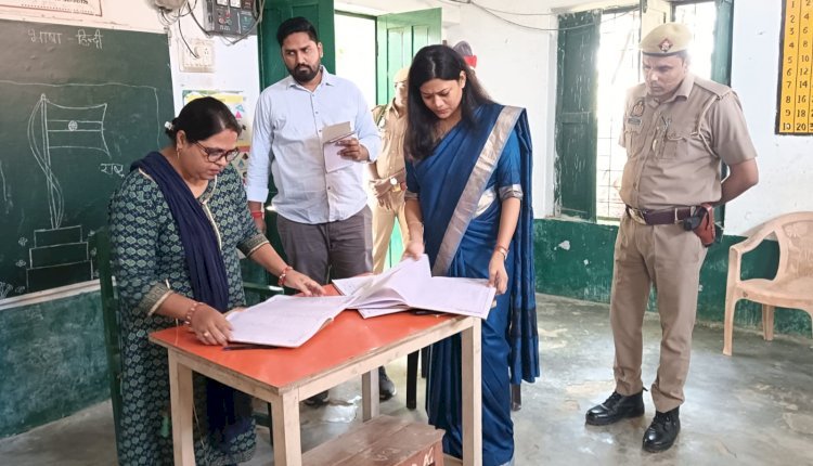 Raibareli-DM ने प्राथमिक विद्यालयों का किया निरीक्षण