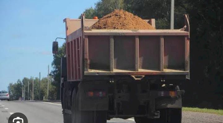 रायबरेली-अरखा ऐश डाइक पर लम्बे समय से चलनरहा है राख ओवरलोडिंग का गोरखधंधा,जिम्मेदार बेखबर,,,