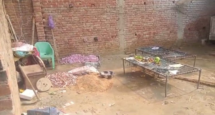 बड़ी खबर-घर के अंदर बन रहे देशी पटाखों ने हुआ विस्फ़ोट