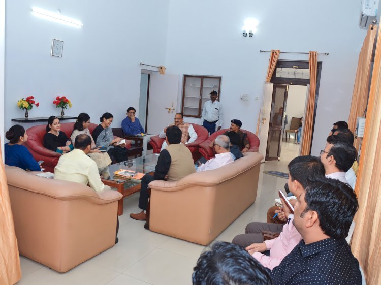 उद्यान मंत्री ने की अधिकारियों संग की बैठक