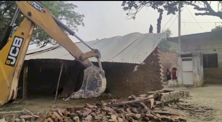 रायबरेली-SDM नें अवैध कब्जे पे चलाया बुल्डोजर,भू माफिओं में मचा हडकम्प,,,,?