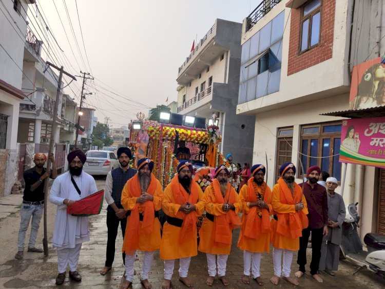 Raebareli:गुरुनानक देव जी के 554 वे प्रकाश पर्व के पूर्व आज,भव्य निकाली गई शोभायात्रा