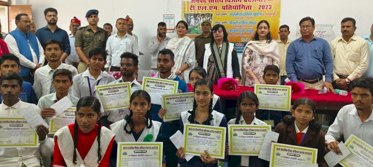 Raibareli-प्रभारी मंत्री ने जनपदीय विज्ञान प्रदर्शनी का किया अवलोकन