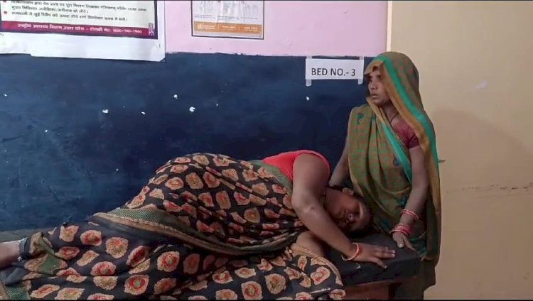 Raebareli:मेढ गिराने की विवाद में महिला को दबंगों ने पीटा