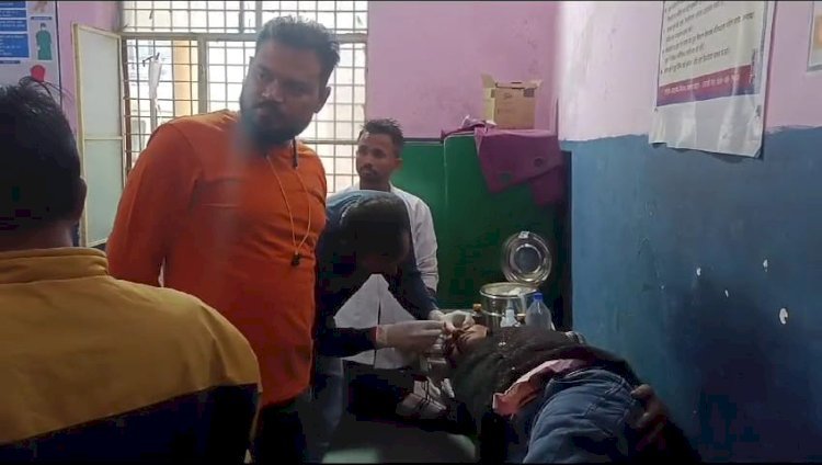 Raibareli-अनियंत्रित बाइक डिवाइडर से टकराई बाइक सवार गंभीर रूप से घायल