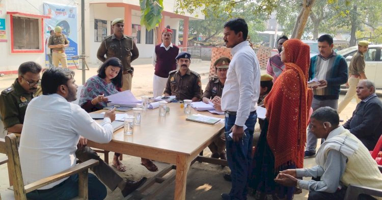 थाना दिवस पर जिलाधिकारी ने सुनीं लोगों की समस्याएं