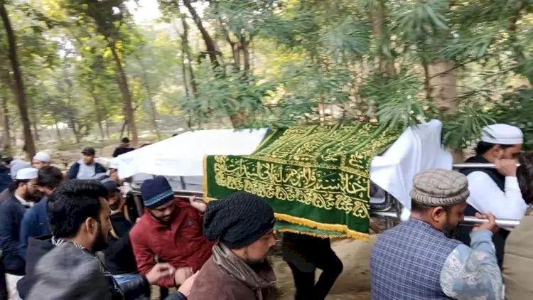 लखनऊ ऐशबाग के कब्रिस्तान में किए गए सुपर्द ए खाक