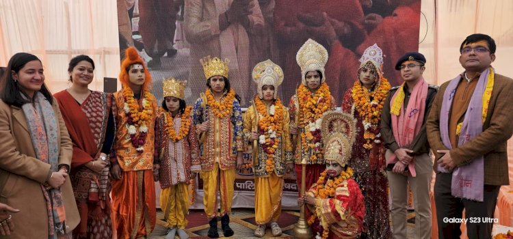 धूमधाम से निकाली गयी शोभायात्रा