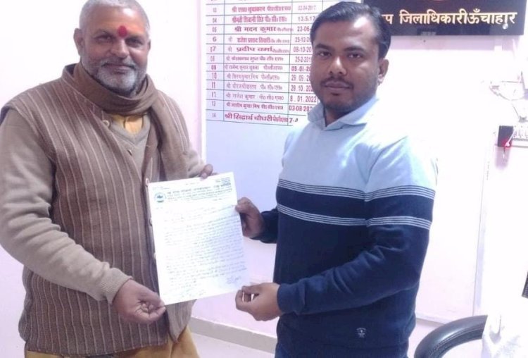 रायबरेली-बदहाल है तीर्थ स्थल गोकना घाट का मार्ग,एसडीएम को सौंपा ज्ञापन 