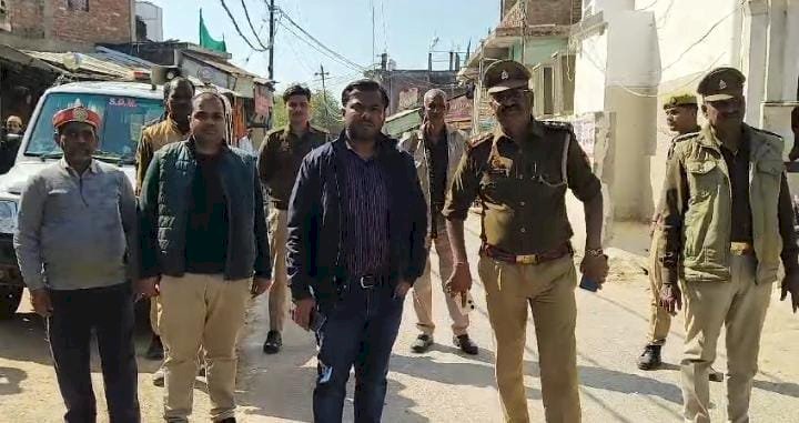 रायबरेली- पुलिस व प्रशासन की मौजूदगी में जुमे की नमाज अदा,,