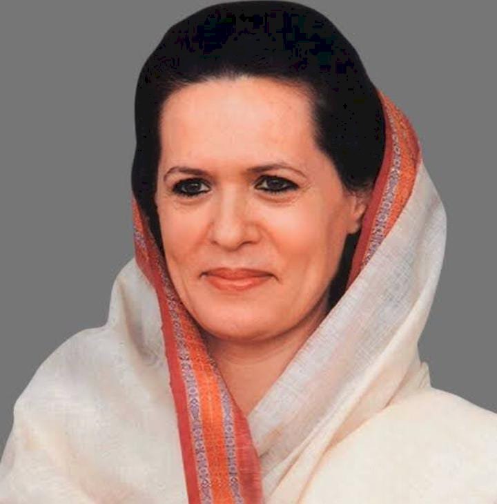 रायबरेली-अतीत के रिश्तों की डोर पर परिवार के सदस्य के लिए सोनिया की भावनात्मक दुहाई