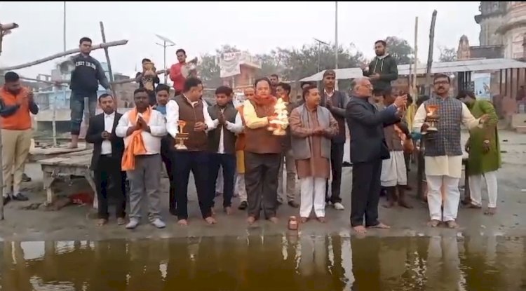 भाजपा नेता राघवेंद्र सिंह ने की गंगा आरती ,और महामंडलेश्वर से भी की मुलाकात