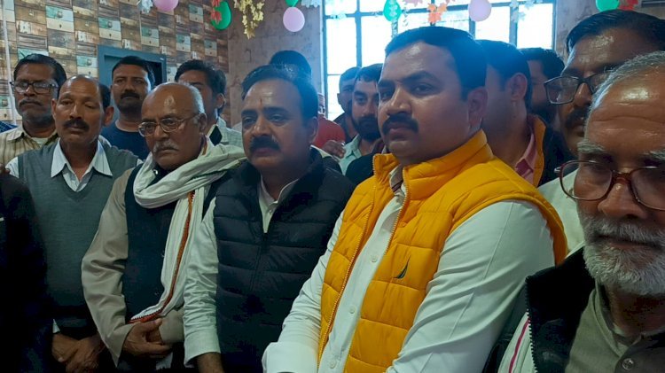 Raibareli-पुराने कांग्रेसी राहुल देव सिंह ने पार्टी छोड़कर दूसरी पार्टी में जाने की तलाश शुरू की है।