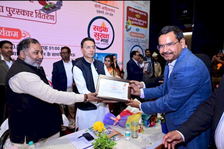 Raibareli-सड़क सुरक्षा शपथ ग्रहण समारोह के सफल आयोजन में मंत्री ने ARTO प्रवर्तन मनोज सिंह को किया सम्मानित