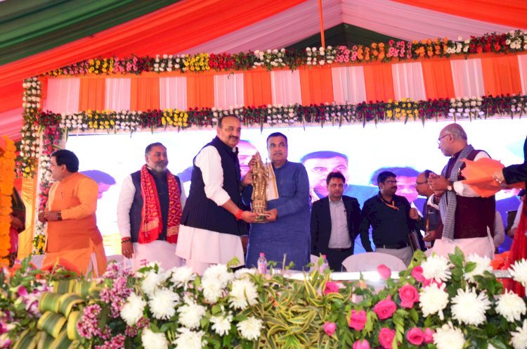 Raibareli-सड़को के निर्माण से प्रदेश में रोजगार के अवसर पैदा होंगे:नितिन गडकरी