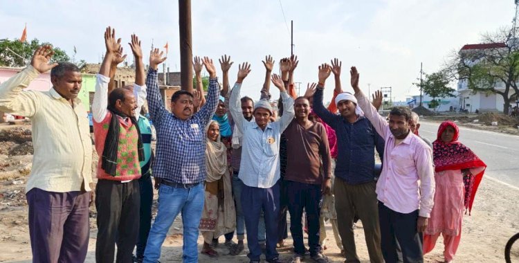 रायबरेली-एनएचएआई ने बिना मुआवजा तोड़ डाला दर्जनों मकान