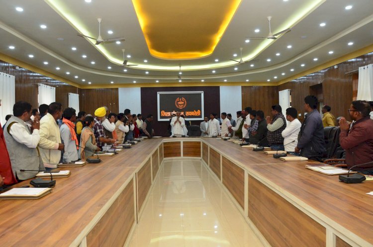 Raibareli-पंचायत सभागार में पंचायत प्रतिनिधियों के साथ उद्यान मंत्री ने की बैठक