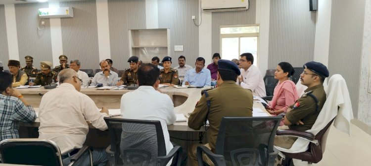 Raibareli-अफवाहों से रहे दूर,आपसी भाईचारे से मनाए त्यौहार : डीएम