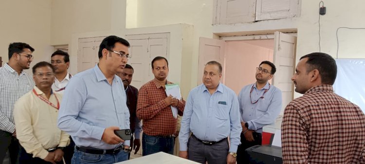 पोस्टमास्टर जनरल कृष्ण कुमार यादव ने सुल्तानपुर में डाक सेवाओं की प्रगति का लिया जायजा, लक्ष्यों की प्राप्ति पर दिया जोर*