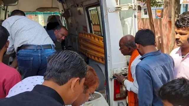 बड़ी खबर-रायबरेली में गोला बनाते समय विस्फोट से युवक की मौत, एक किशोर गंभीर