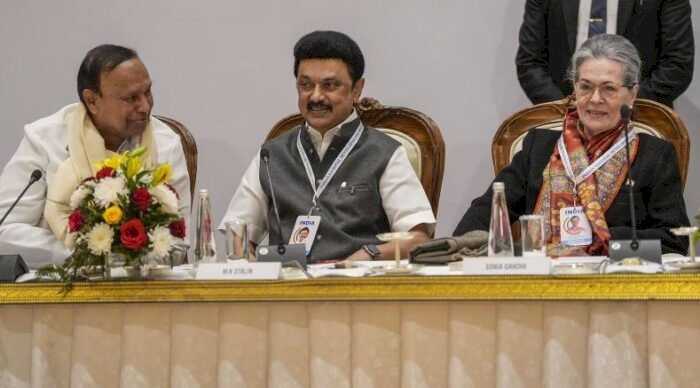 DMK और गठबंधन के बीच सीटों का हो गया बंटवारा, जानें किसको कहा से मिला टिकट