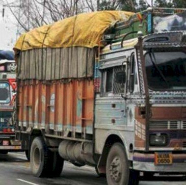 Raibareli-सिविल लाइन चौकी इंचार्ज की लापरवाही,चौकी से गायब हो गया सीज किया गया ट्रक
