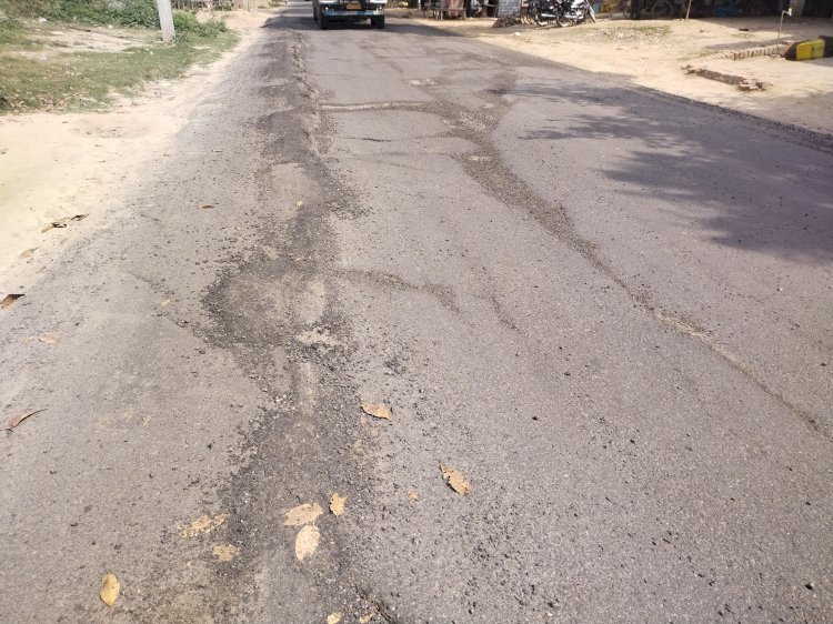 Raibareli-सरकार की छवि को बट्टा लगा रहे है PWD विभाग के अधिकारी व ठेकेदार