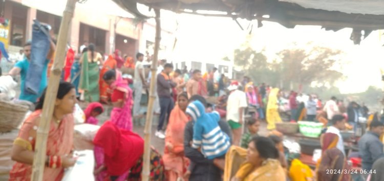 रायबरेली-होलिका दहन से पूर्व गंगा स्नान कर की पूजा अर्चना , तटों पर उमड़ी भीड़