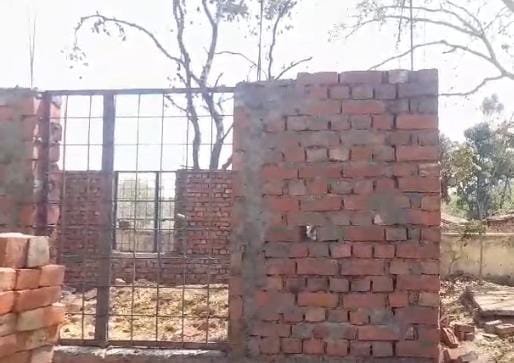 Raibareli-नौनिहालों का जीवन शिक्षकों के ढेगें पर , इतनी बड़ी लूट की पढियें दास्तां