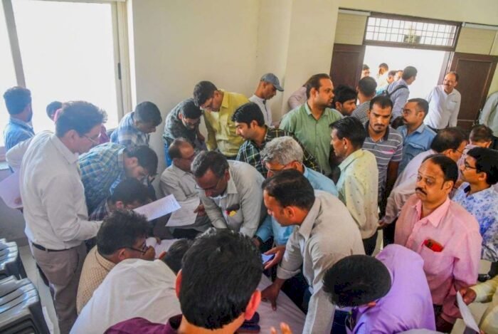 चित्रकूट के तत्कालीन डीएम और सीडीओ समेत 10 पर मुकदमा, 18 लाख के गबन का है मामला