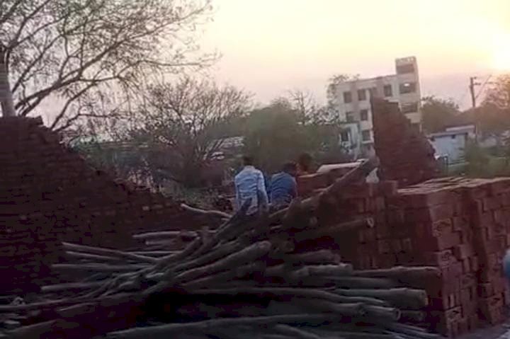 Raibareli-भूमाफिया का कब्जा बरकरार , गरीब का ढहा दिया गया निर्माण