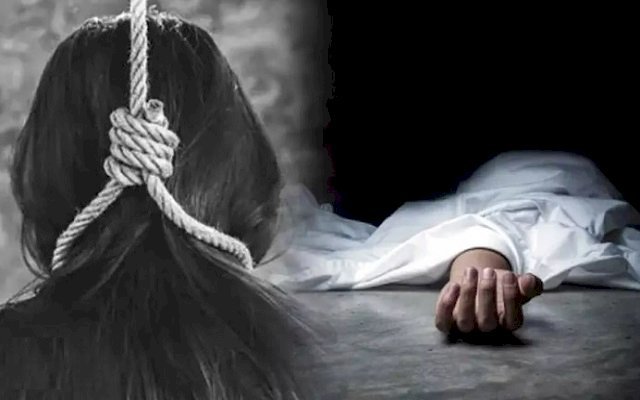 Raibareli-नीम के पेड़ से लटकता मिला युवती का शव