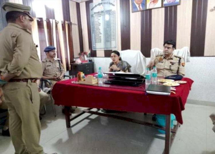 Raibareli-मण्डलायुक्त-आईजी ने थाना कोतवाली नगर का किया गया औचक निरीक्षण