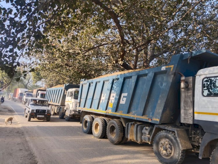 रायबरेली-मानव जीवन के साथ सड़कों की जिंदगी को रौंद रहे एनटीपीसी के ओवर लोड टैंकर