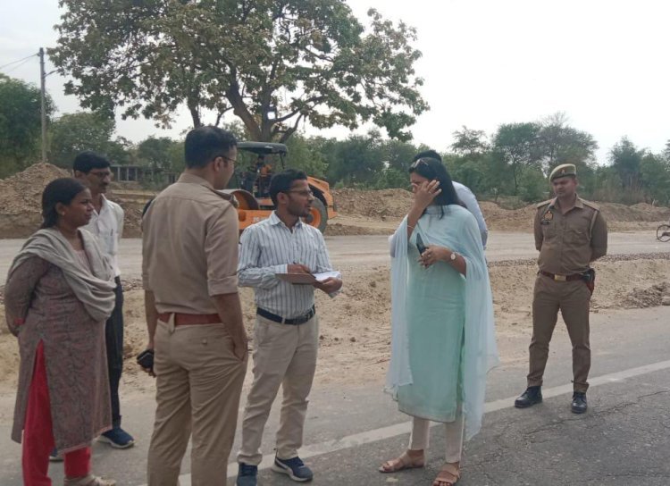 रायबरेली-मतदान केंद्रों पर पहुंचकर डीएम एसपी ने देखी तैयारियां , सभी से मतदान की अपील 