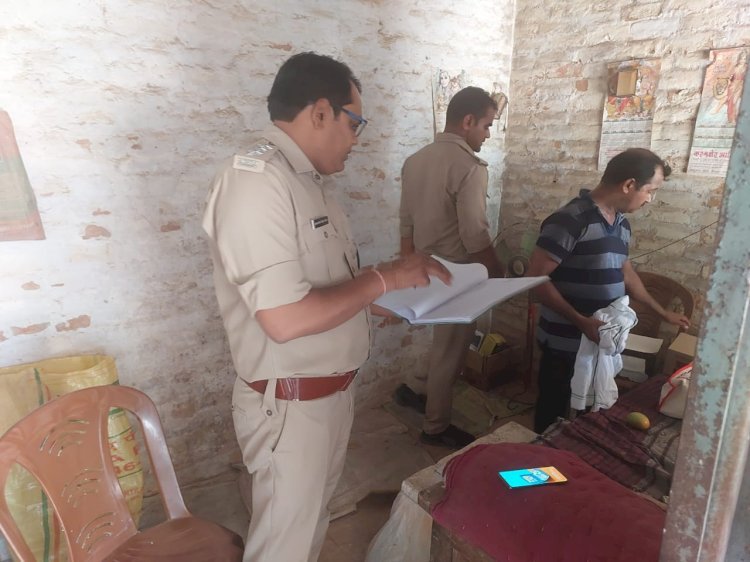 रायबरेली-आबकारी दुकानों पर छापा से मचा हड़कंप , नकली शराब की तलाश में हुई कार्रवाई 