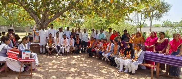 रायबरेली-महत्मा इंटर कॉलेज गंगौली में मेधावी छात्र-छात्राओं का किया गया सम्मान,,, 