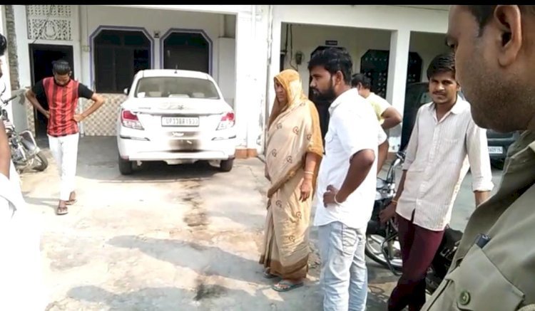 रायबरेली-घर के बरामदे में खड़ी कार को जलाने की कोशिश , मचा हड़कंप,,,, 