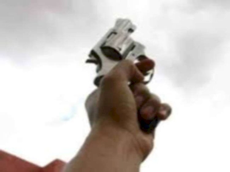 Raibareli-थानेदार से नही संभल रहा थाना क्षेत्र खनन माफिया ने की कई राउंड फायरिंग