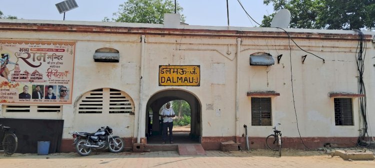 Raibareli-बुकिंग क्लर्क अशोक तिवारी  का काला कारनामा आया सामने