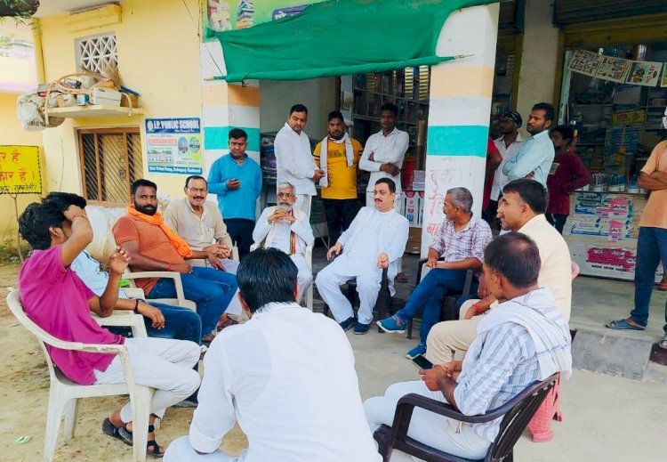 रायबरेली-दिवंगत कांग्रेस नेता के घर पहुंचे पार्टी के प्रदेश सचिव , दी सांत्वना 