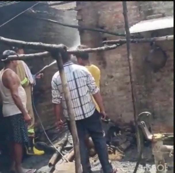 रायबरेली-विद्युत शार्ट सर्किट नें बरपाया कहर , जलकर नष्ट हुई गृहस्ती,,,, 