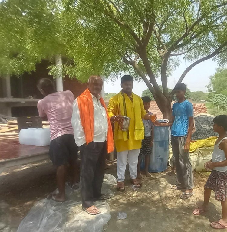 रायबरेली-जिला पंचायत सदस्य ने दलित बस्ती में किया शरबत वितरण,,, 