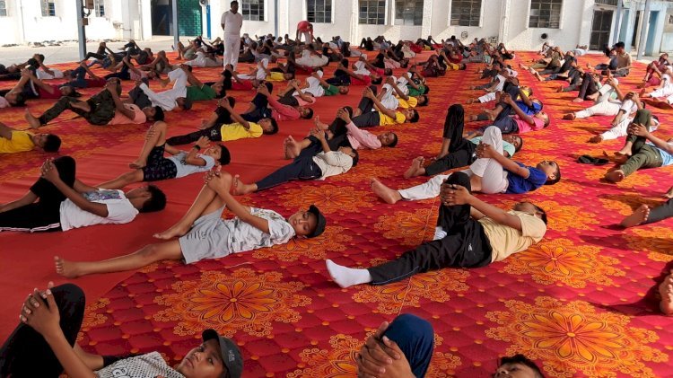 रायबरेली-सरस्वती इंटर कालेज में योग दिवस पर गुरुजनों संग बच्चों ने भी किया अभ्यास