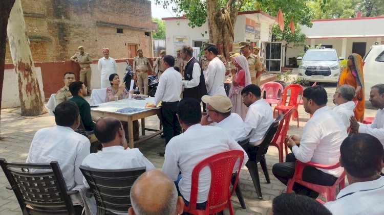 Raibareli-डीएम एसपी ने सुनी लोगों की फरियाद