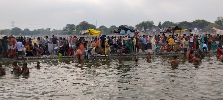 रायबरेली-ज्येष्ठ पूर्णिमा पर गंगा तटों पर उमड़ा श्रद्धालुओं का सैलाब,,,, 