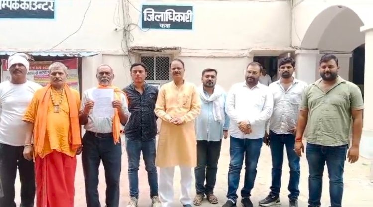 Raibareli-आखिर कौन है ? भूमाफिया उस्मान डीएम ऑफिस में हुआ विरोध प्रदर्शन