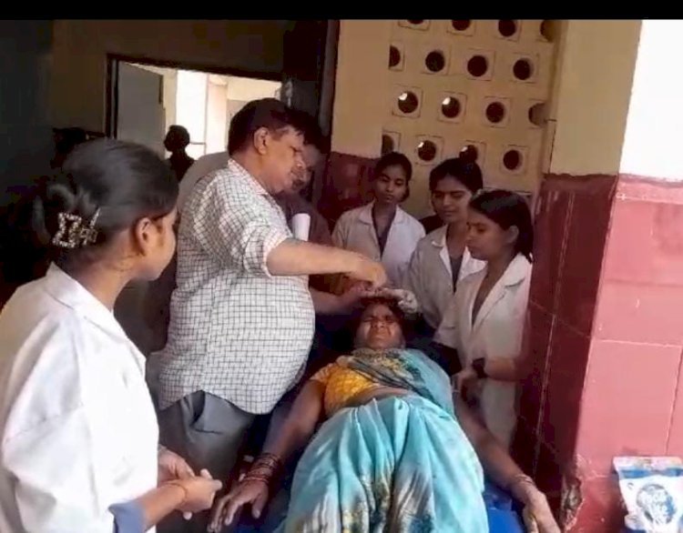 रायबरेली-छप्पर रखने के विवाद में मां बेटी पर कुल्हाड़ी से हमला , सीएचसी में भर्ती 