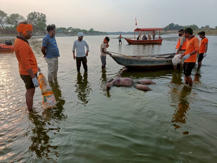 Raibareli-गंगा में डूबे युवक को एसडीआरएफ टीम ने ढूंढा 